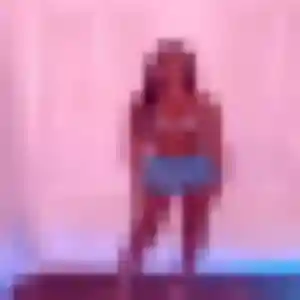 Rejoins Coralie, 23 ans à Acq en privé
