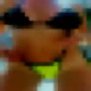 Rejoins Ursule, 33 ans à Canly en privé