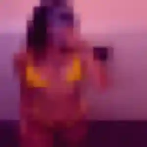 Shanelle, 22 ans, en ligne à Carnoules pour une rencontre coquine