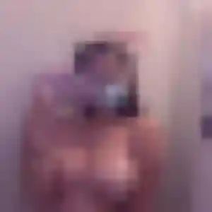 Contacte Bukola, 28 ans à Caro en privé