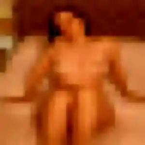 Oumou Kalsoum, 45 ans, disponible à Chamarandes-Choignes pour un plan cul