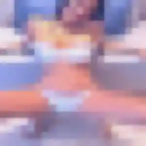 Laura, 22 ans, connectée à Chamberet pour un plan cul