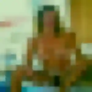 Photo de Louna à Chazelles (28 ans) - plan cul discret