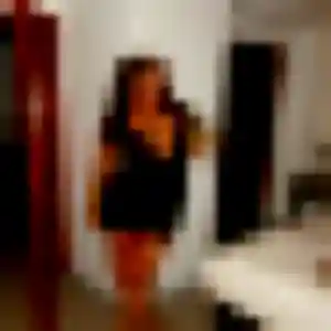 Rejoins Akissi, 27 ans à Combles-en-Barrois en privé