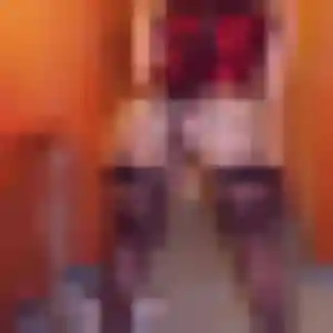 Olufunmi (29 ans) à Éloise attend une rencontre aujourd'hui