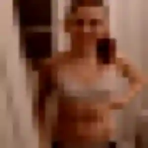 Binta, 33 ans, connectée à Hermes pour une rencontre coquine