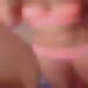 Adeola, 24 ans, connectée à Isles-les-Meldeuses pour une rencontre coquine