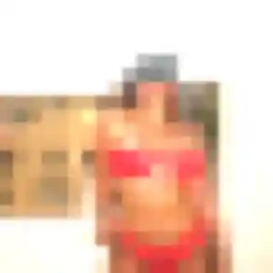 Photo exclusive de Aliyah, 30 ans à La Brûlatte - plan discret