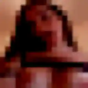 Naïma, 22 ans, connectée à La Couronne pour un plan cul
