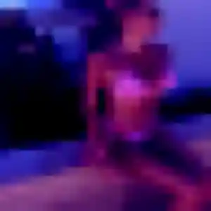 Oumou, 33 ans, en ligne à Largentière pour un plan cul