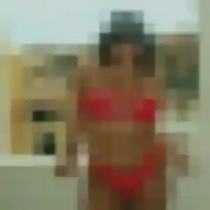 Aliyah, 45 ans, disponible à Larra pour un plan cul