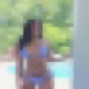 Rejoins Bukola, 25 ans à Lesches en privé