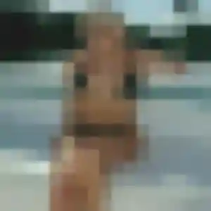 Funke, 24 ans, disponible à Mesnil-sur-l'Estrée pour un plan cul