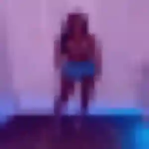 Roxane, 32 ans, connectée à Nogent-le-Phaye pour une rencontre coquine