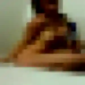 Awa, 26 ans, connectée à Oppède pour une rencontre coquine