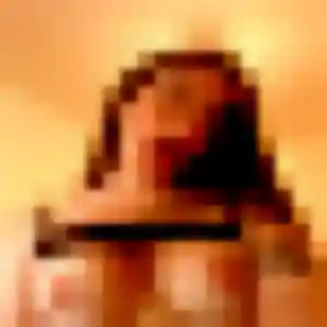 Njeri, 23 ans, connectée à Roannes-Saint-Mary pour une rencontre coquine