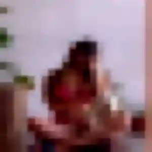 Rencontre Monique, 27 ans à Saint-Aubin-des-Bois en privé