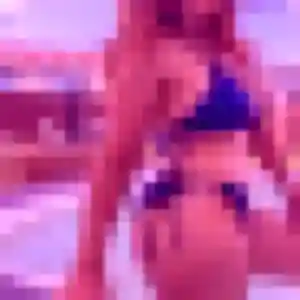 Toyin, 26 ans, connectée à Saint-Benoît-sur-Loire pour une rencontre coquine