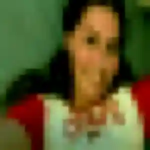 Keza, 22 ans, connectée à Saint-Clément pour une rencontre coquine