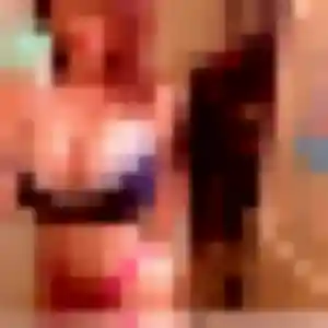 Amandine, 24 ans, connectée à Saint-Cosme-en-Vairais pour une rencontre coquine