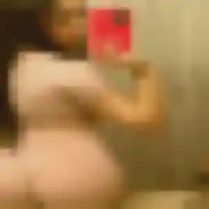 Photo privée de Seynabou, 33 ans à Saint-Gervais-les-Trois-Clochers - rencontre sans lendemain