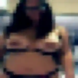 Sylvie, 22 ans, connectée à Saint-Léger-aux-Bois pour un plan cul
