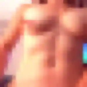 Lise, 36 ans, connectée à Saint-Martin-de-Valamas pour un plan cul
