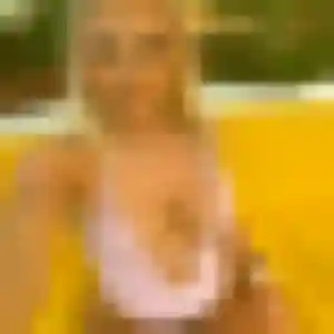 Merveille, 24 ans, connectée à Saint-Martin-le-Châtel pour une rencontre coquine