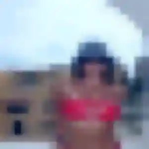 Soraya, 35 ans, connectée à Saint-Onen-la-Chapelle pour une rencontre coquine