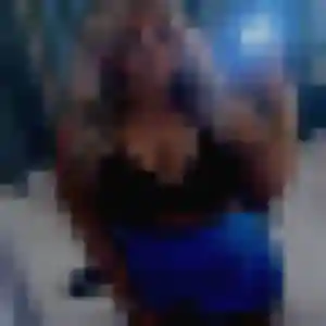 Oluchi, femme de 35 ans cherche plan cul à Saint-Pierre-des-Nids