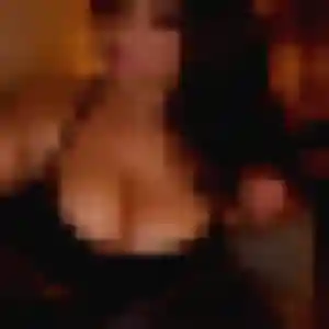 Photo de Inès à Saint-Romain-le-Puy (25 ans) - plan cul discret