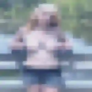 Daphné, 33 ans, connectée à Saint-Vincent-Cramesnil pour un plan cul