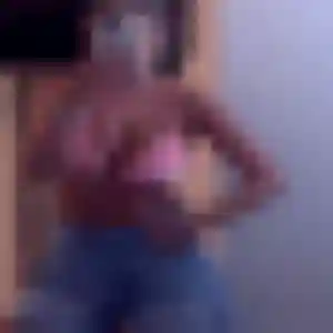 Solange, 33 ans, connectée à Sainte-Luce-sur-Loire pour une rencontre coquine