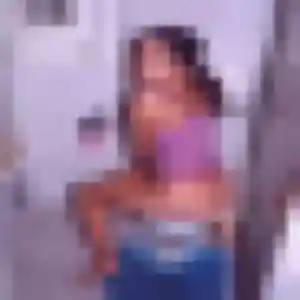 Photo exclusive de Akua, 24 ans à Sainte-Suzanne-et-Chammes - plan discret