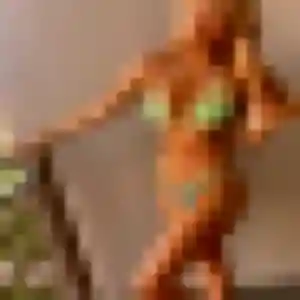 Découvre Thalia, 26 ans à Santa-Maria-Poggio en privé