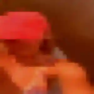 Hadija, 28 ans, connectée à Signes pour une rencontre coquine