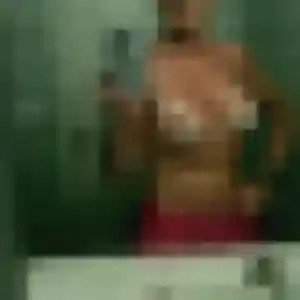 Akissi, 42 ans, connectée à Thiers-sur-Thève pour une rencontre coquine