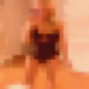 Photo de Louisette à Thiverval-Grignon (23 ans) - plan cul discret
