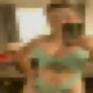 Nyokabi, 25 ans, connectée à Vailhourles pour une rencontre coquine
