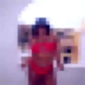Kelly, 25 ans, dispo pour plan cul à Val-au-Perche